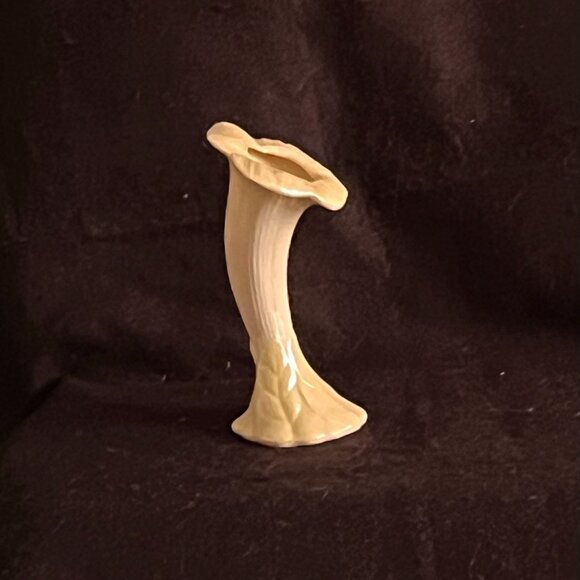 Vintage Belleek/Ireland Porcelain Flower Vase* - Picture 4 of 9